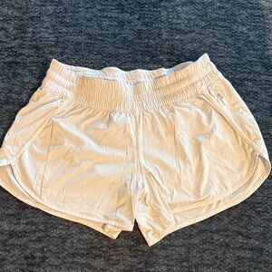 Lululemon Women's Off White Tracker Shorts